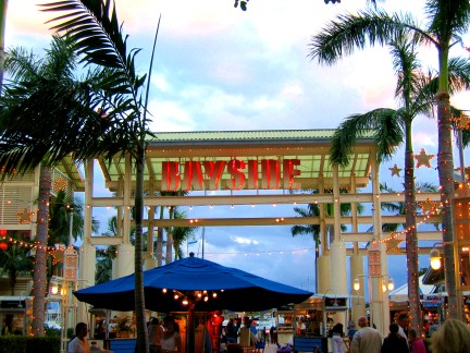 oO2006~BaySide Mall